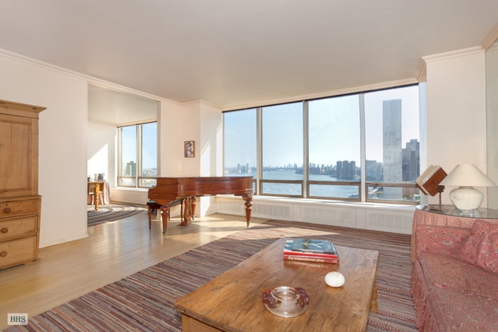 Photo 1 of 870 United Nations Plaza 22G, Midtown East, NYC, $1,686,700, Web #: 17129875