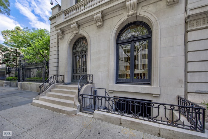 11 EAST 70TH STREET GALLERY