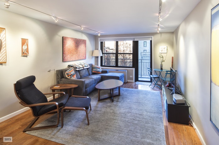 Photo 1 of 201 West 70th Street 5B, Upper West Side, NYC, $900,000, Web #: 18004727
