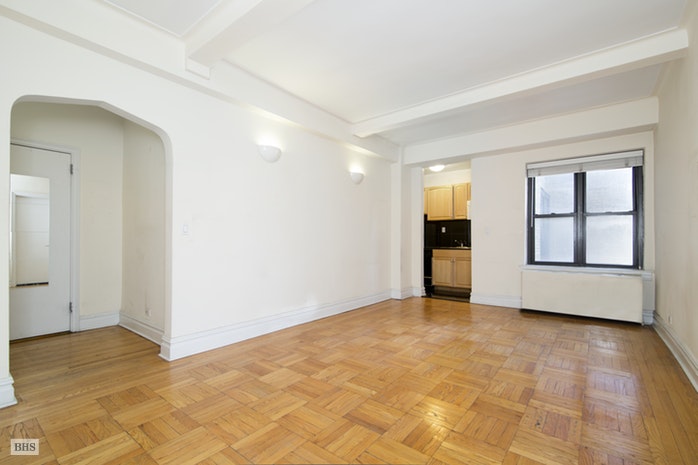 Photo 1 of 230 Riverside Drive 9F, Upper West Side, NYC, $2,275, Web #: 18081574