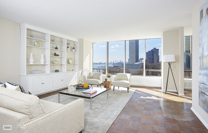 Photo 1 of 860 United Nations Plaza 9G, Midtown East, NYC, $1,542,500, Web #: 18082179