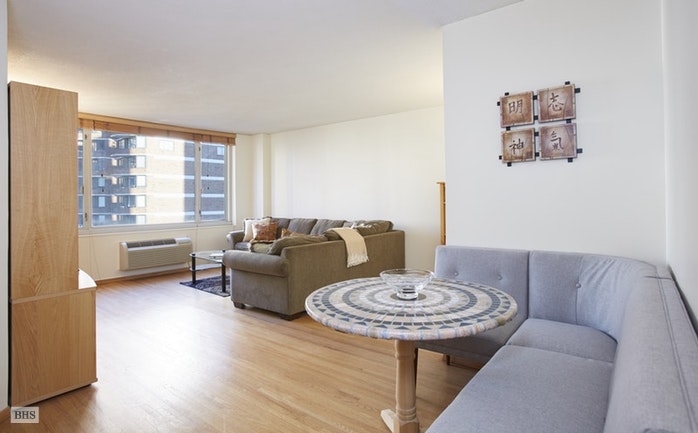 Photo 1 of 130 West 67th Street, Upper West Side, NYC, $3,500, Web #: 18158940