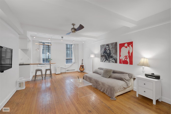 Photo 1 of 333 West 56th Street 2H, Midtown West, NYC, $680,000, Web #: 18221746