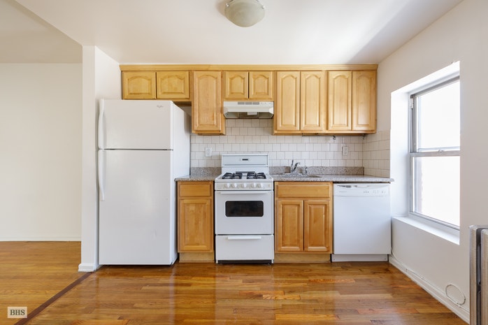 Photo 1 of 45 Putnam Ave 4, Brooklyn, New York, $2,700, Web #: 18272327