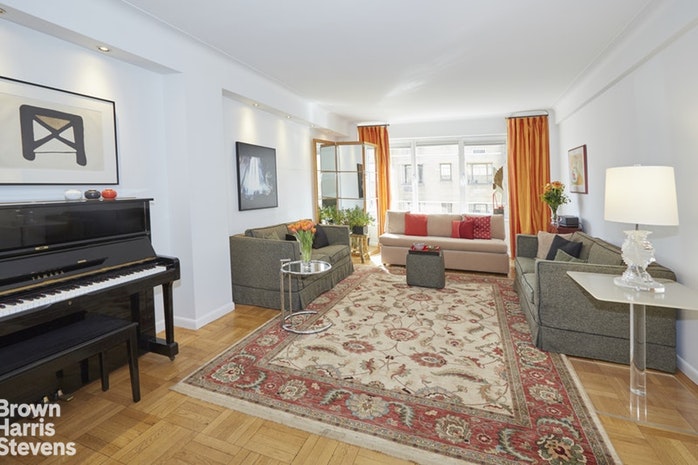Photo 1 of 880 Fifth Avenue 10G, Upper East Side, NYC, $1,700,000, Web #: 18535386