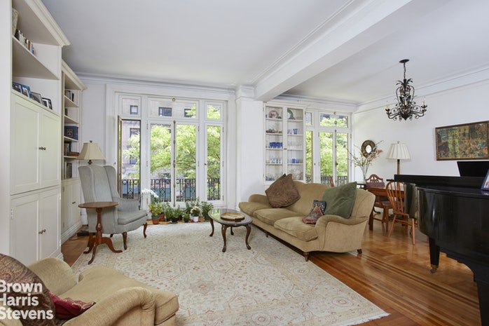 Photo 1 of 895 West End Avenue 2B, Upper West Side, NYC, $2,200,000, Web #: 18579728