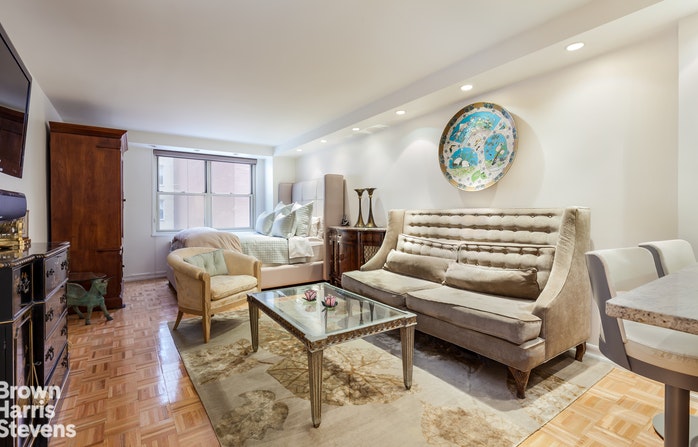 Photo 1 of 520 East 72nd Street 4R, Upper East Side, NYC, $420,000, Web #: 18581293
