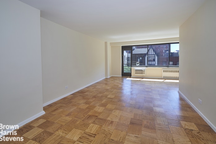 Photo 1 of 372 Central Park West 7W, Upper West Side, NYC, $3,900, Web #: 18581679