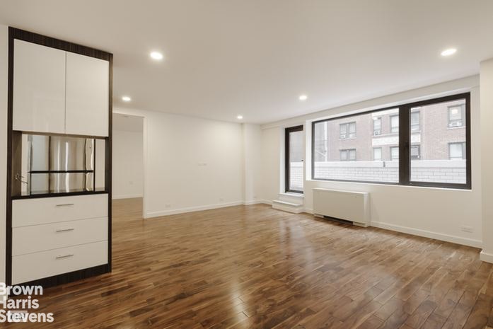 Photo 1 of 116 Central Park S 3B, Midtown West, NYC, $6,300, Web #: 18669197