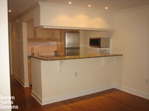 28 WILLOW STREET 1