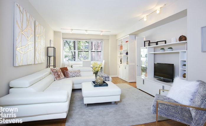 Photo 1 of 345 West 58th Street 2S, Upper West Side, NYC, $675,000, Web #: 18942201