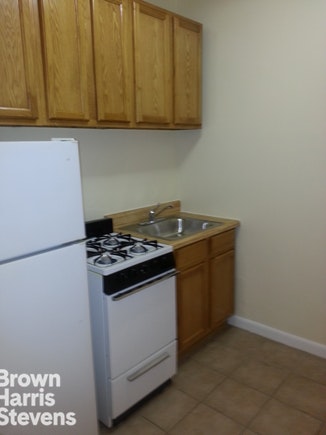 Photo 1 of 424 East 73rd Street 4Re, Upper East Side, NYC, $1,795, Web #: 18971658