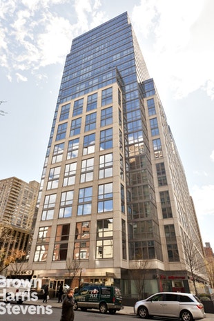 Photo 1 of 200 West End Avenue 5M, Upper West Side, NYC, $4,200, Web #: 19102412