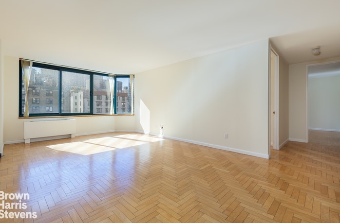 Photo 1 of 201 West 72nd Street 8D, Upper West Side, NYC, $6,300, Web #: 19123714