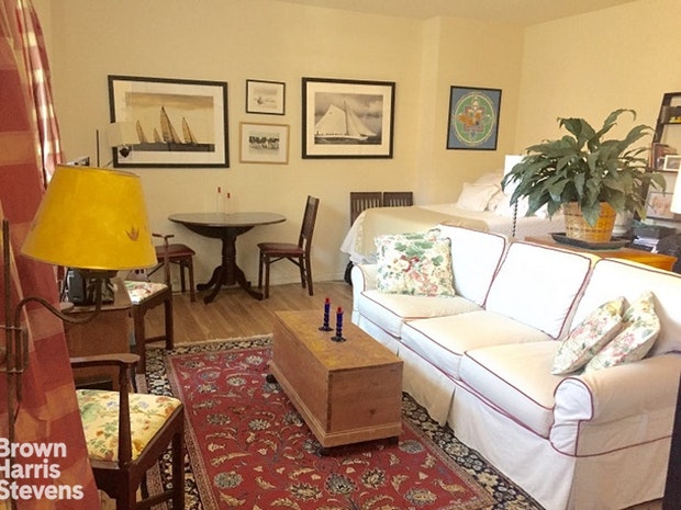 Photo 1 of 104 West 70th Street 3E, Upper West Side, NYC, $2,650, Web #: 19199673