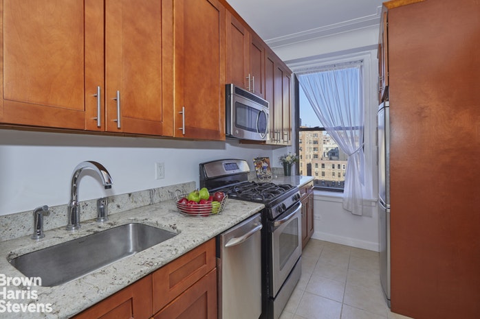 Photo 1 of 365 West End Avenue 8E, Upper West Side, NYC, $4,000, Web #: 19308707