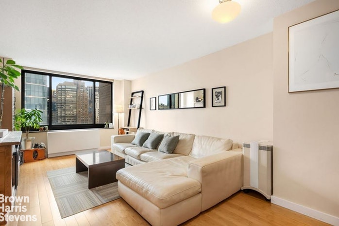 Photo 1 of 200 Rector Place 30J, Battery Park City, NYC, $3,595, Web #: 19325732