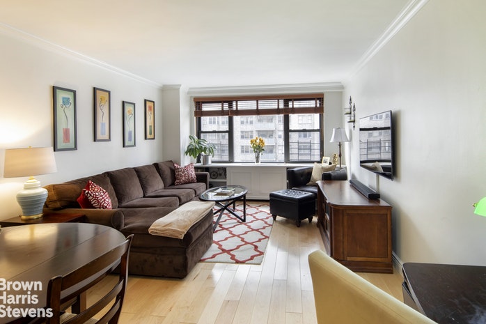 Photo 1 of 305 East 40th Street 9L, Midtown East, NYC, $635,000, Web #: 19461200