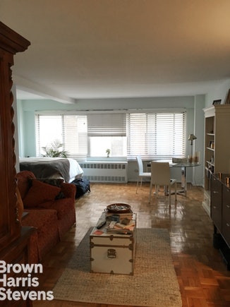 Photo 1 of 240 East 55th Street 8F, Midtown East, NYC, $2,500, Web #: 19508849
