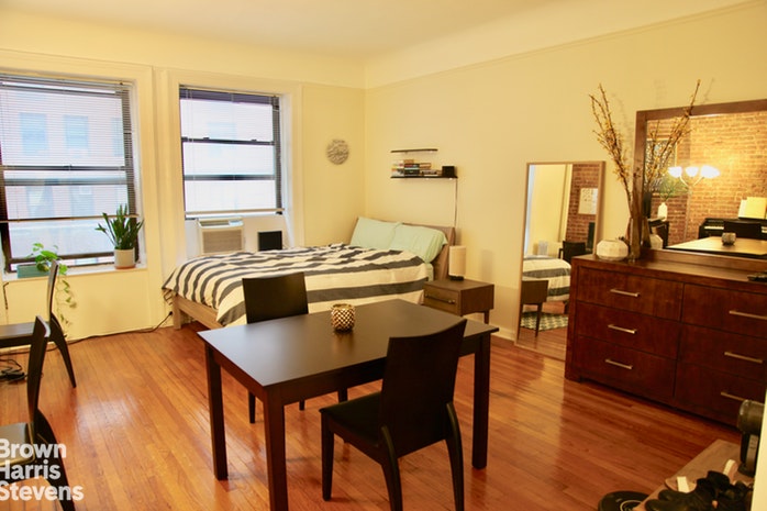 Photo 1 of 213 West 70th Street 3, Upper West Side, NYC, $2,100, Web #: 19590223