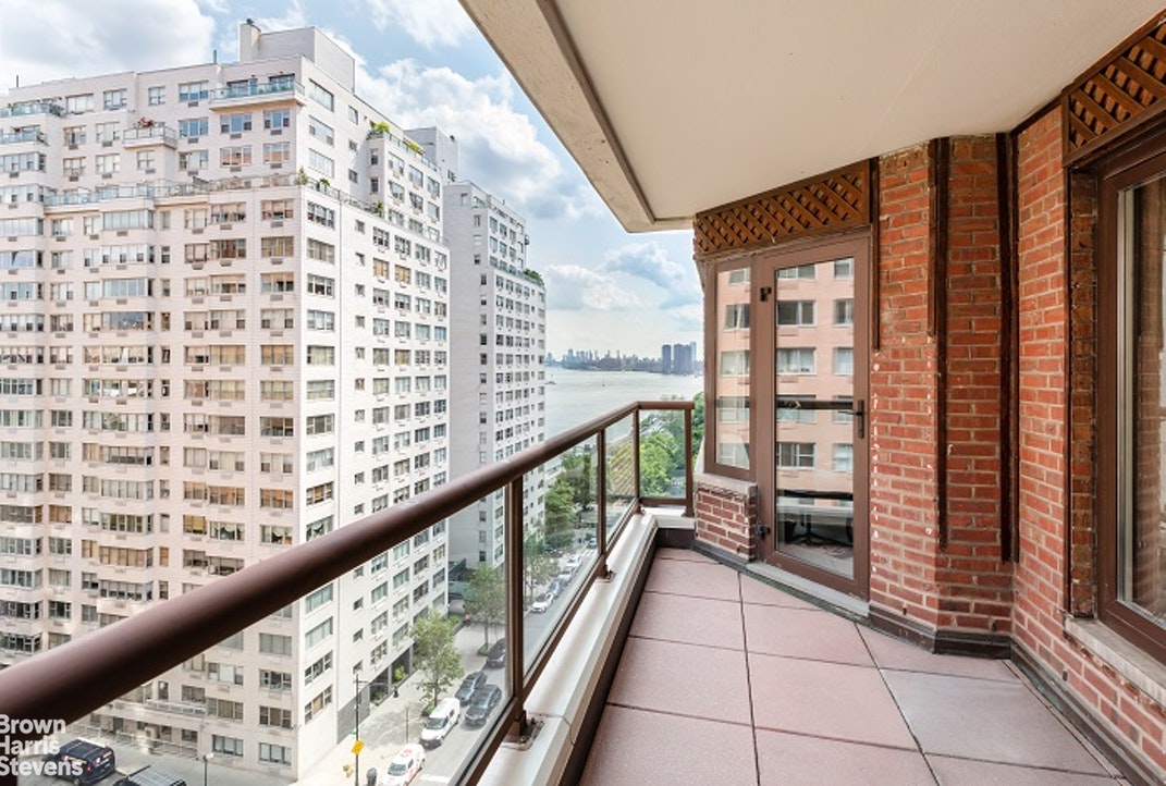 36 SUTTON PLACE SOUTH 11B