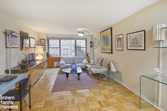 Photo 1 of 420 East 55th Street 5R, Midtown East, NYC, $3,800, Web #: 19727669
