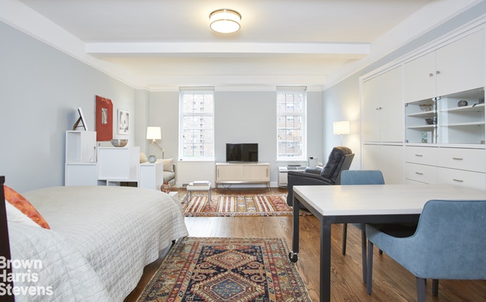 Photo 1 of 410 West 24th Street 8C, Greenwich Village/Chelsea, NYC, $2,995, Web #: 19741947
