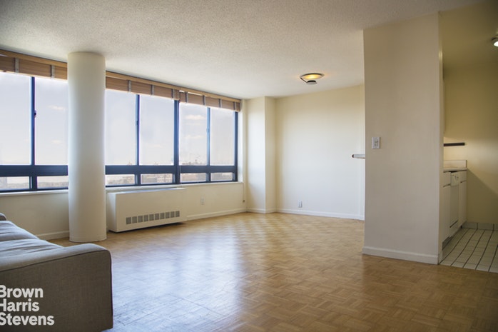 Photo 1 of 225 West 83rd Street 20I, Upper West Side, NYC, $4,000, Web #: 19787698