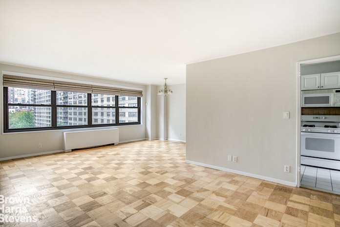 Photo 1 of 142 West End Avenue 9L, Upper West Side, NYC, $800,000, Web #: 19851148