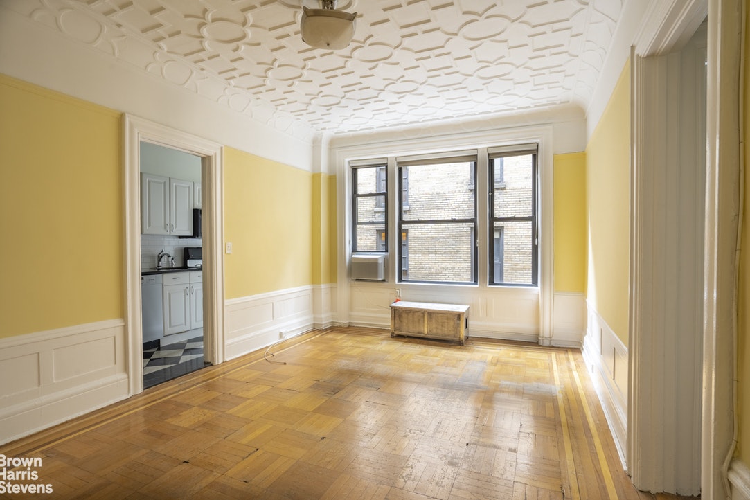 Photo 1 of 200 West 54th Street 11B, Midtown West, NYC, $599,000, Web #: 19962655