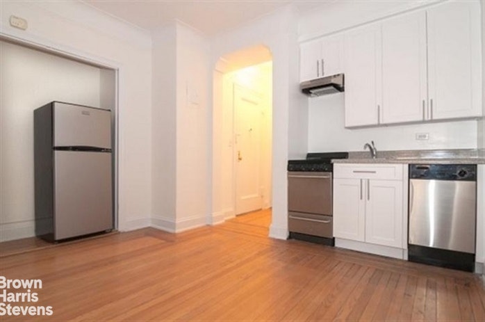 Photo 1 of 440 West 34th Street 14F, Midtown West, NYC, $2,450, Web #: 19967275