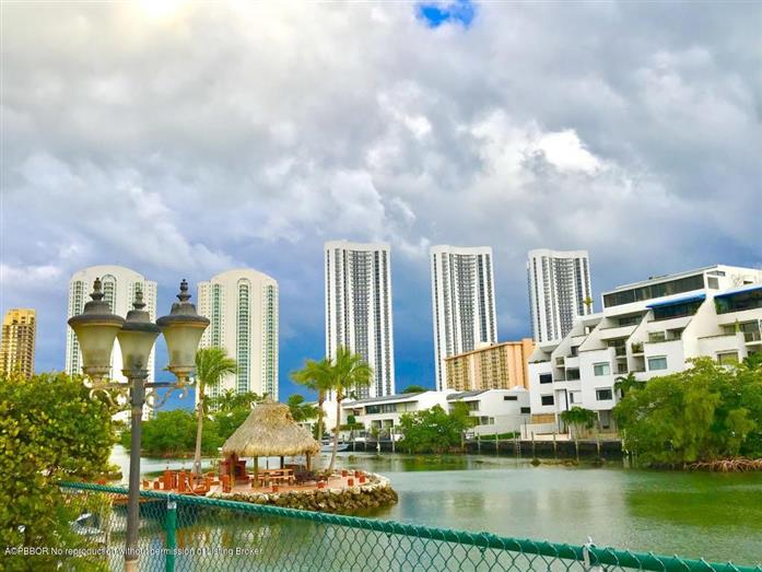 15901 Collins Avenue 405