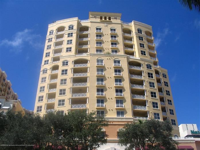 201 S Narcissus Avenue 14