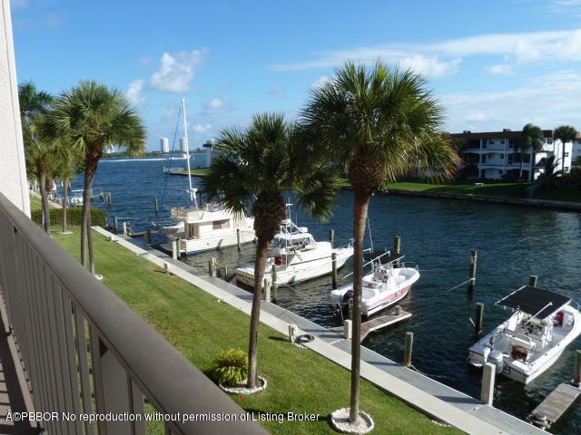 104 Paradise Harbour Blvd