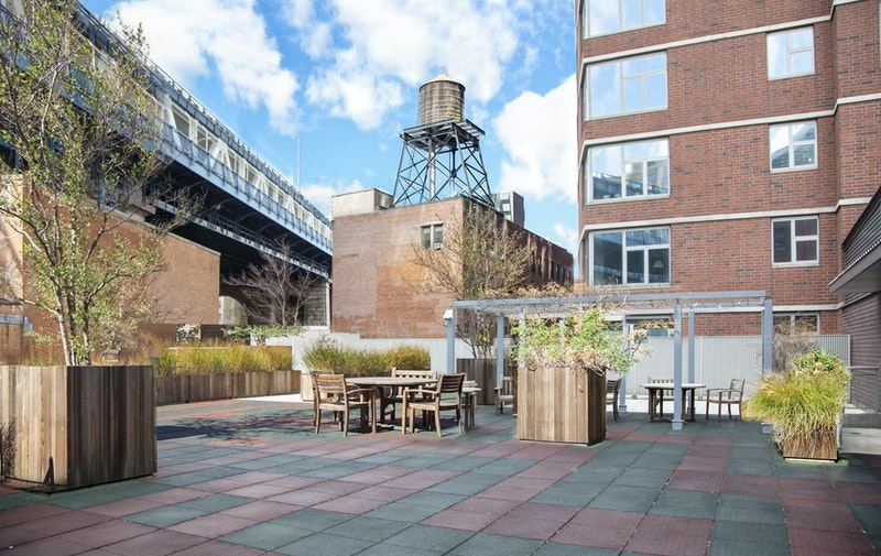 100 JAY STREET 16G