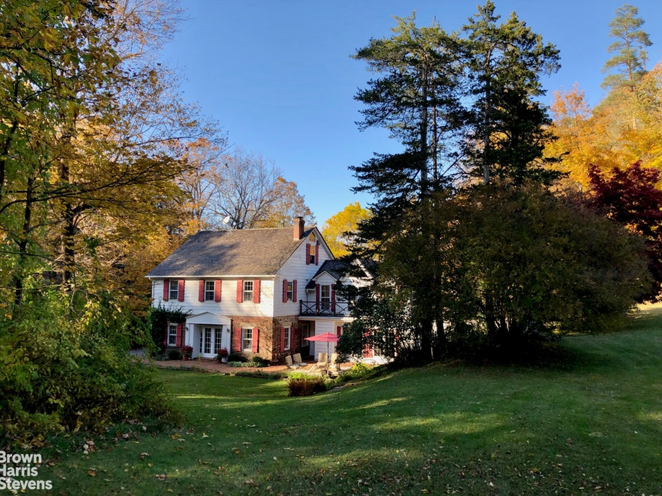 57 MANSAKENNING DRIVE HOUSE