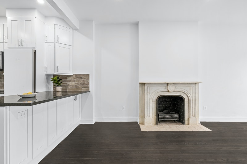 293 HENRY STREET 4