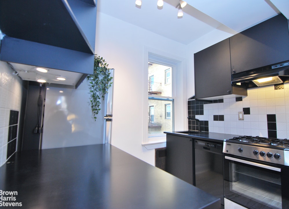 85 -10 34TH AVE 220