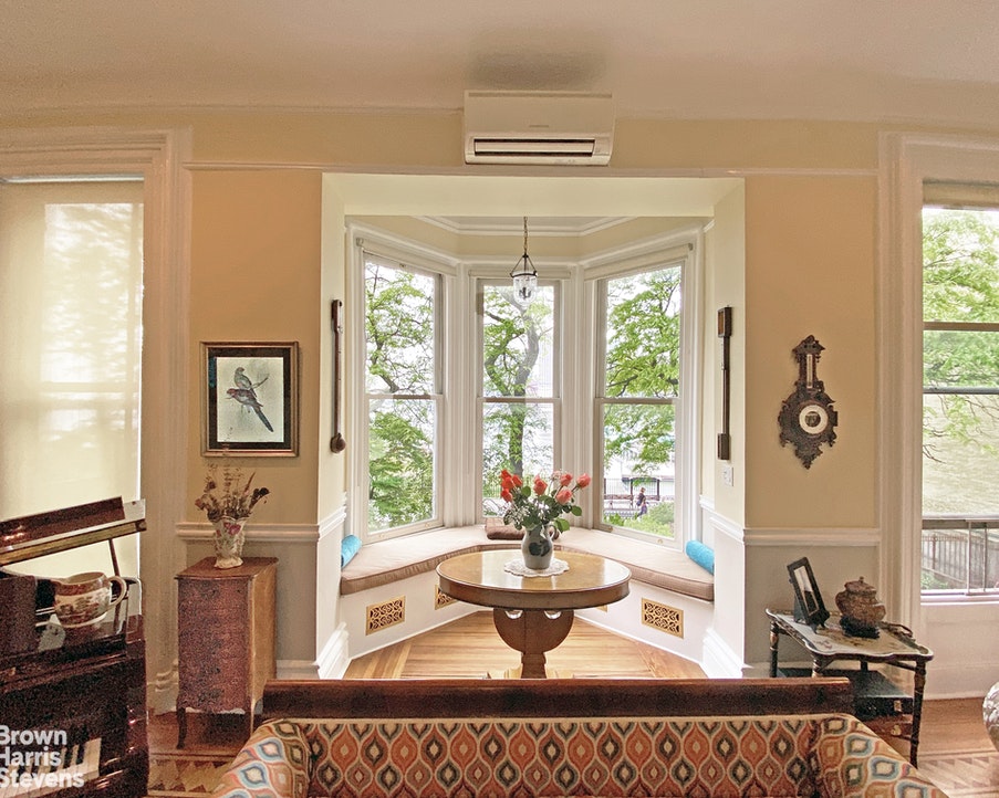 Elegant 25 ft. 3B/3B Townhouse Duplex