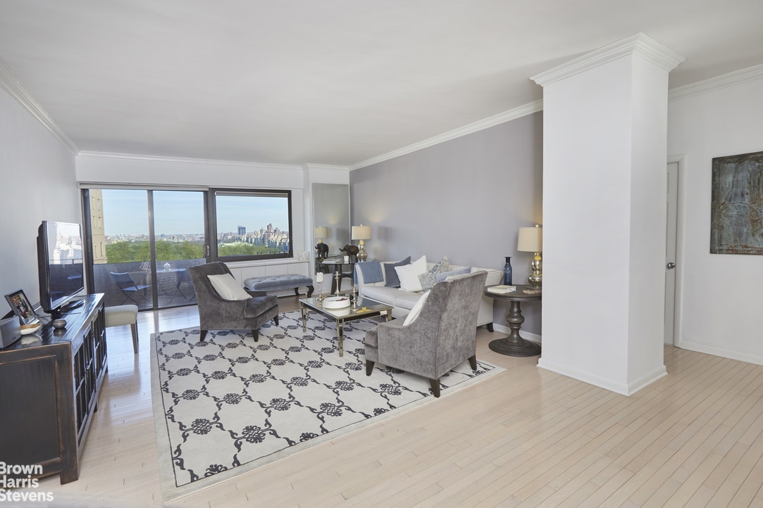 Photo 1 of 58 West 58th Street 32C, Midtown West, NYC, $7,499, Web #: 20156587
