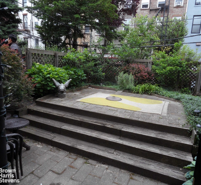 32 STRONG PLACE GARDEN