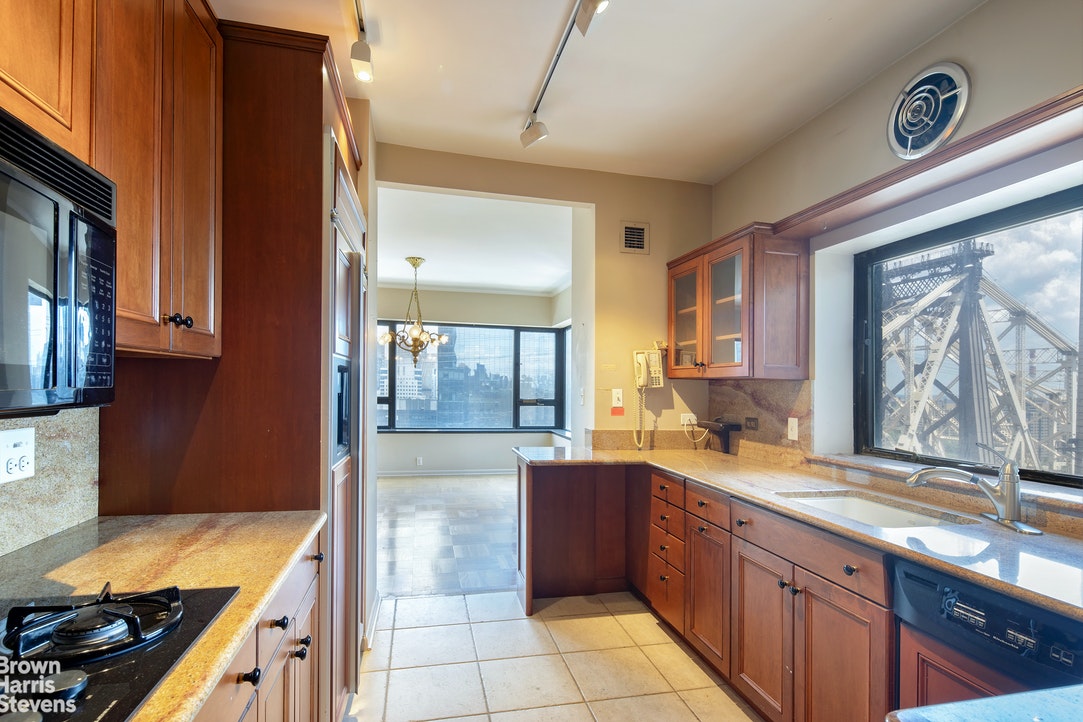 425 EAST 58TH STREET 19F
