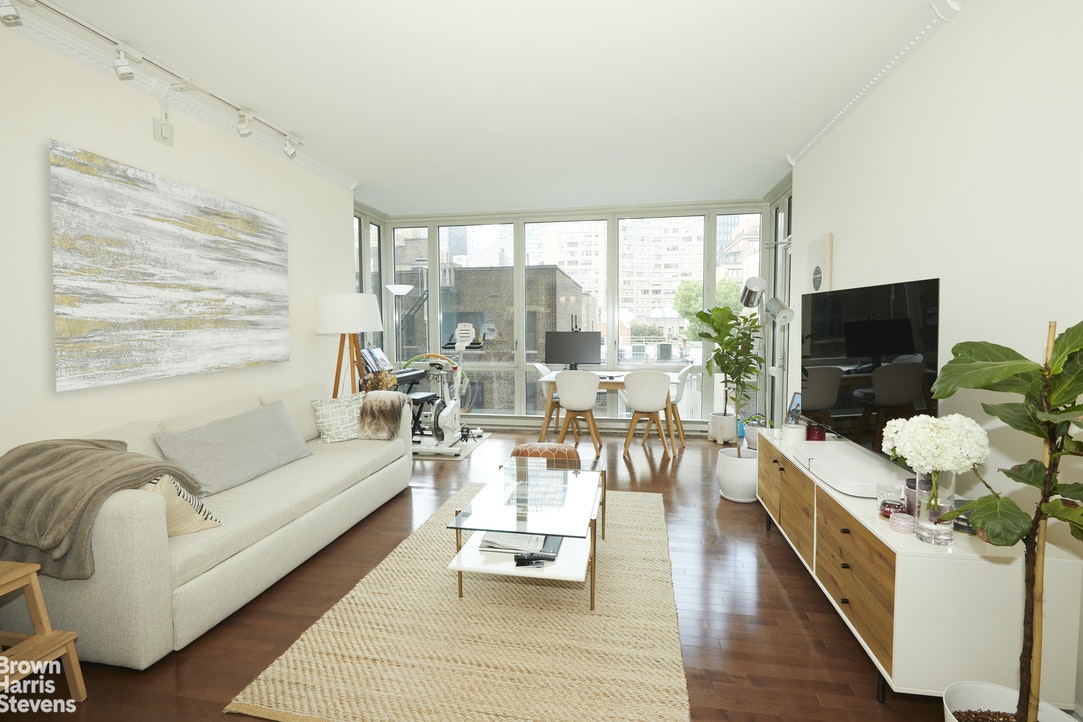 Photo 1 of 225 East 34th Street 6J, Midtown East, NYC, $3,990, Web #: 20179902