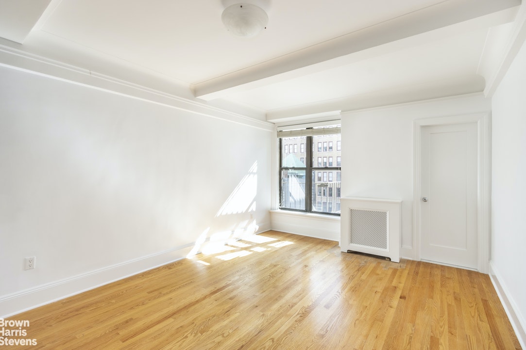 Photo 1 of 440 West 34th Street 10F, Midtown West, NYC, $1,742, Web #: 20188702