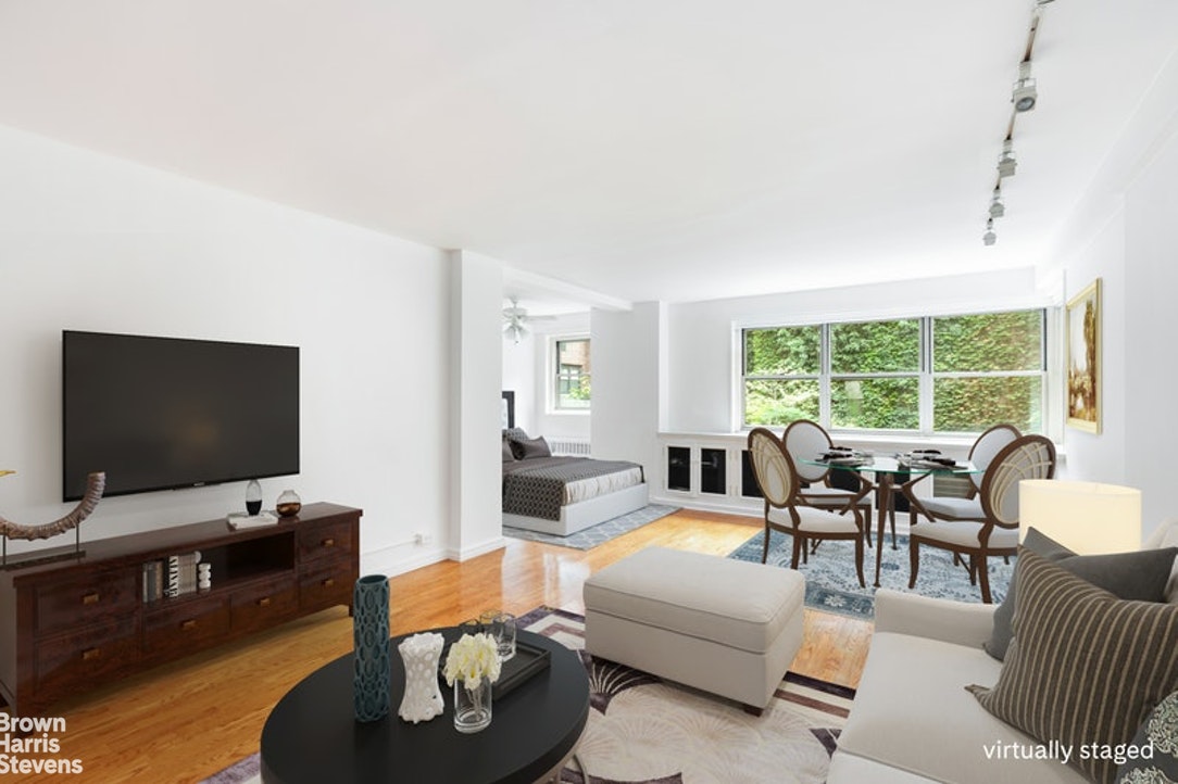 Photo 1 of 35 Park Avenue 2H, Midtown East, NYC, $405,000, Web #: 20210499