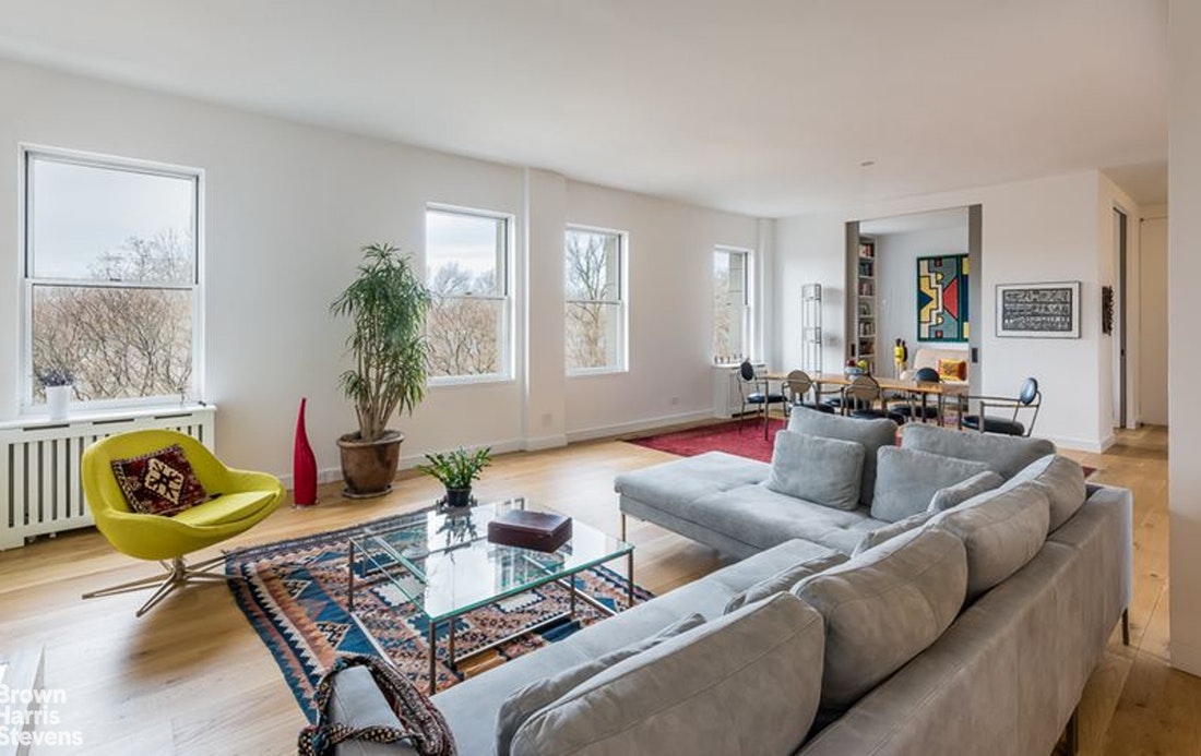 440 RIVERSIDE DR 32