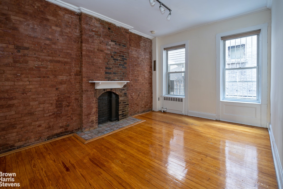 Photo 1 of 854 10th Avenue 2, Midtown West, NYC, $2,100, Web #: 20210555
