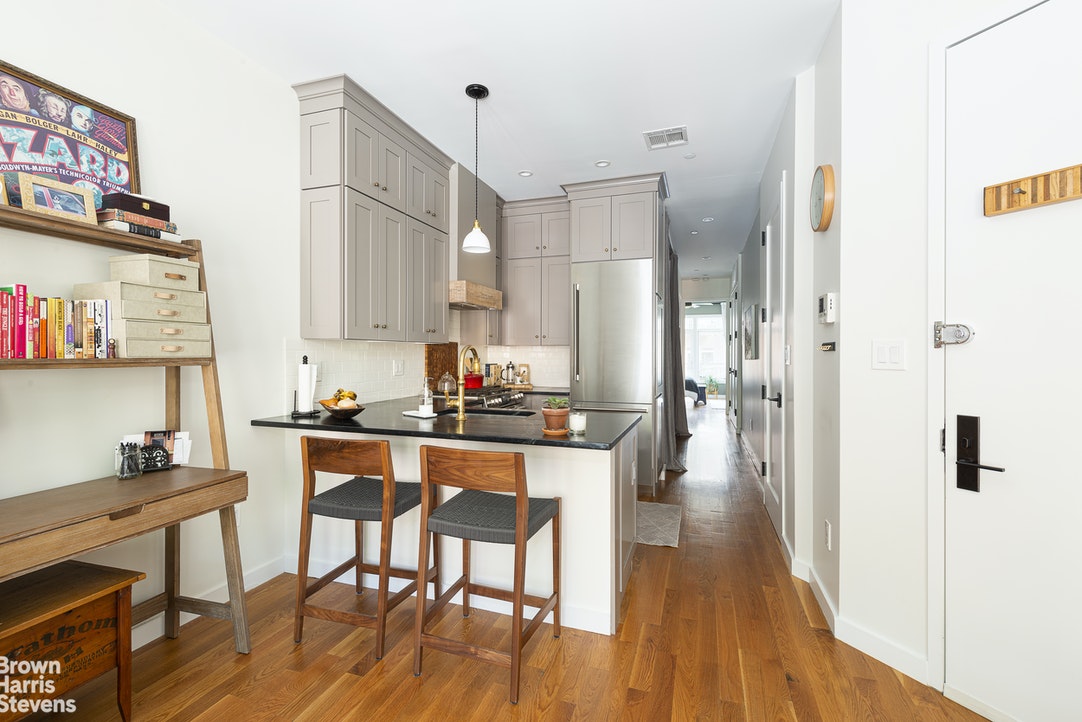 136 CLIFTON PLACE 2B