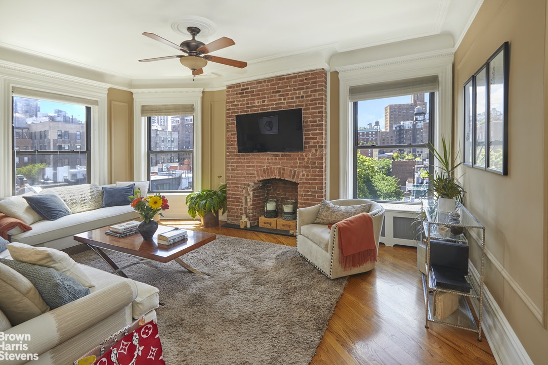 Photo 1 of 102 West 75th Street 70, Upper West Side, NYC, $985,000, Web #: 20240680