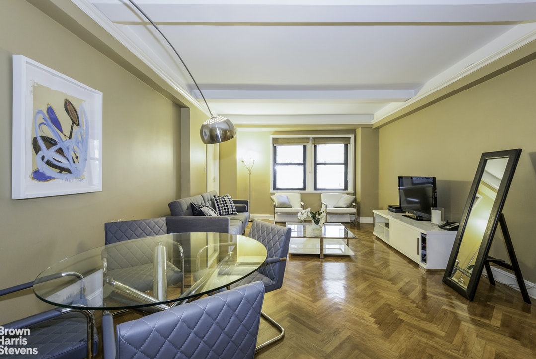 Photo 1 of 160 Central Park South 1160, Midtown West, NYC, $3,950, Web #: 20252192